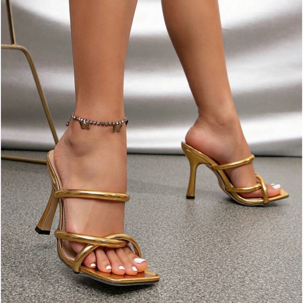 I received the wrong size in these beautiful heels, NEVER WORN !
